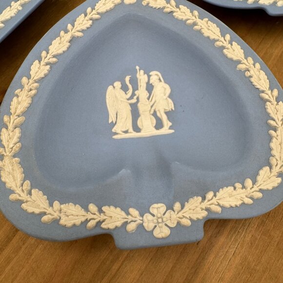 Vintage WEDGWOOD Blue Jasperware BRIDGE SET of 4 TRINKET Dishes Tray Card Suits - Picture 5 of 10